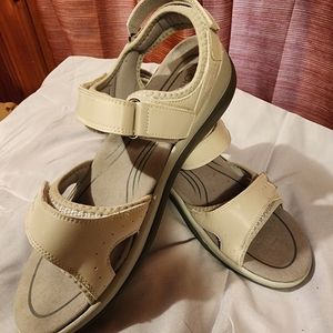 OrthoFeet women's sandals size 12